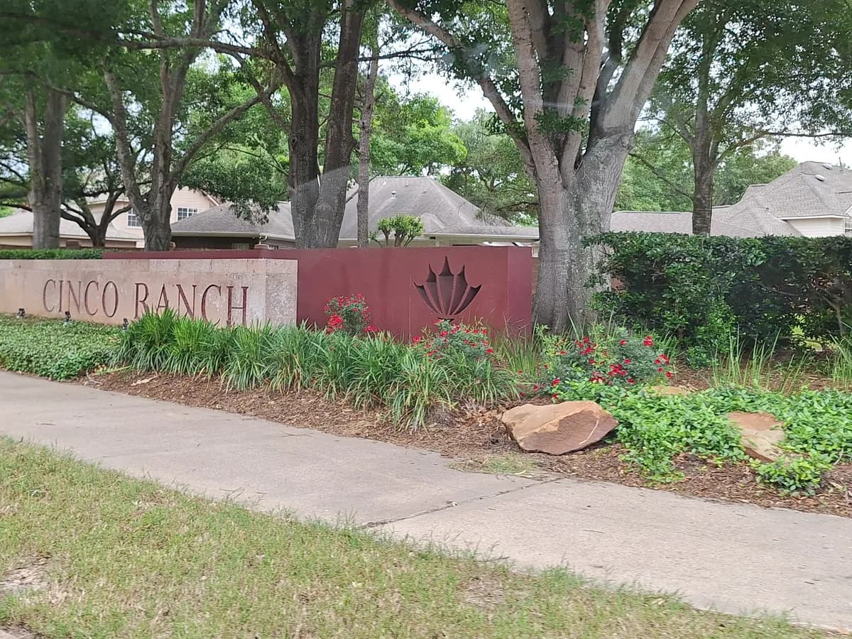 Cinco Ranch entrance sign, Katy